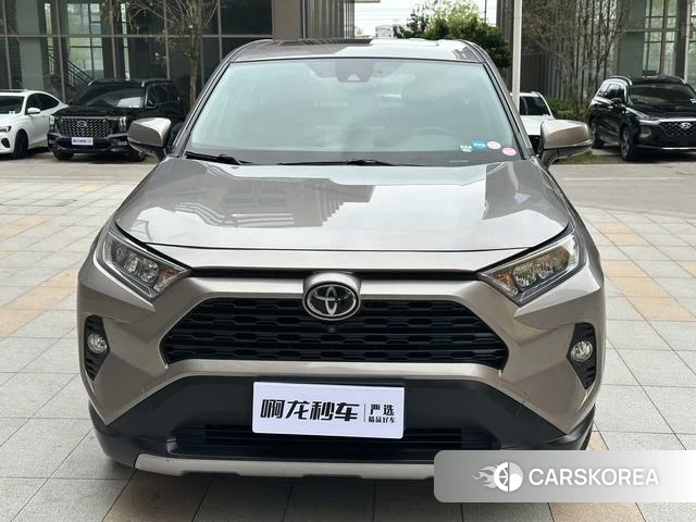 Toyota RAV4 2021 Серебристо-серый из Китая, фото 6
