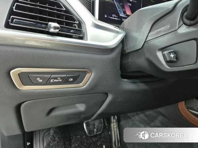 BMW X7 (G07) 2025 Черный из Кореи, фото 6