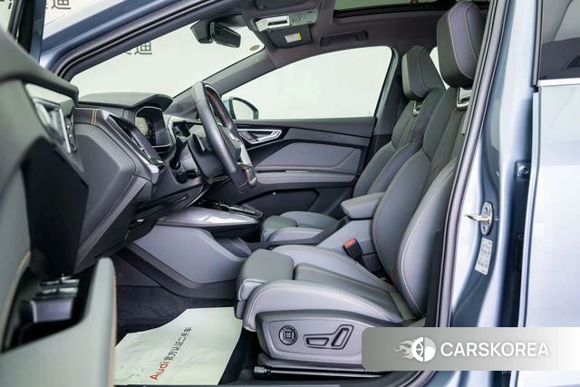 Audi Q4 2024 Серебристо-серый из Китая, фото 6