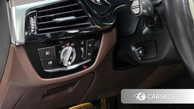 BMW 5 Series (G30) 2018 Белый из Кореи, фото 6