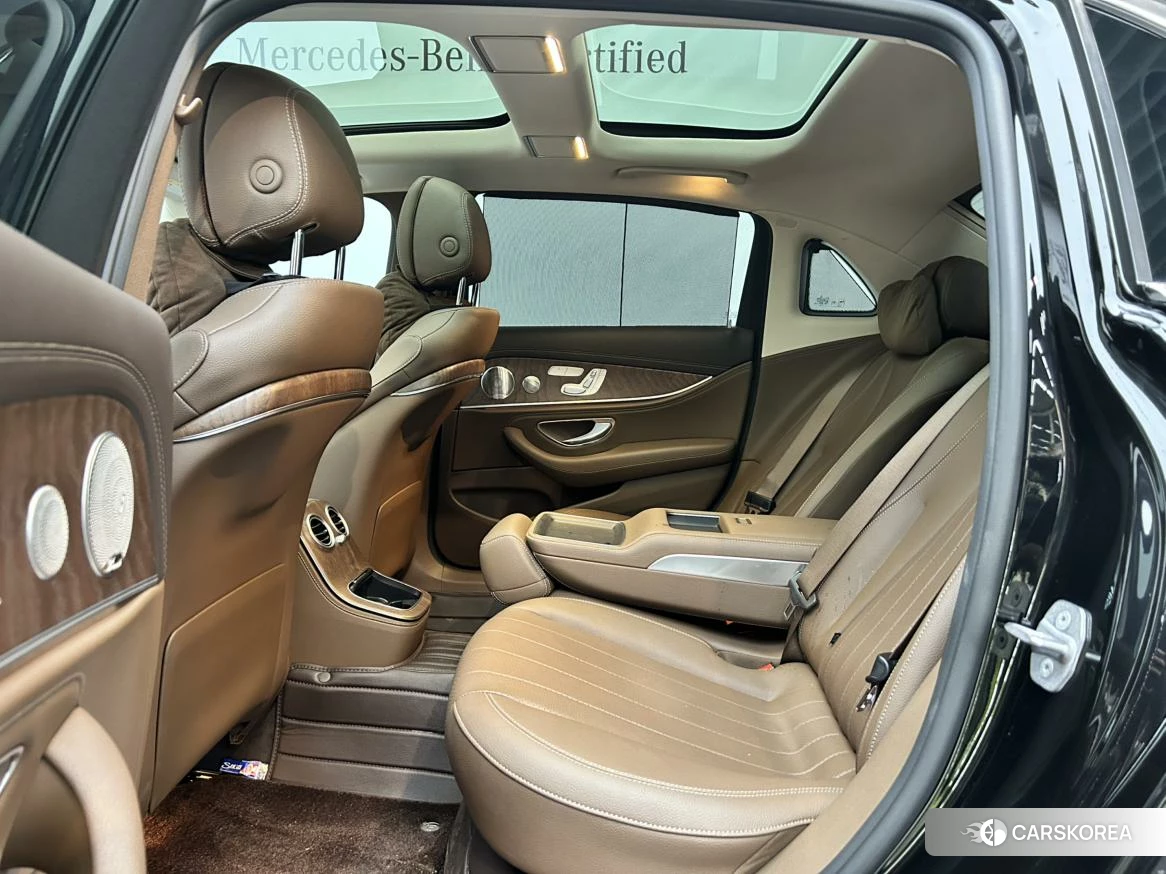 Mercedes-Benz E-Class 2023 Черный из Китая, фото 6