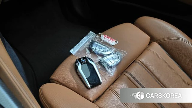BMW 5 Series (G30) 2018 Серебристо-серый из Кореи, фото 6