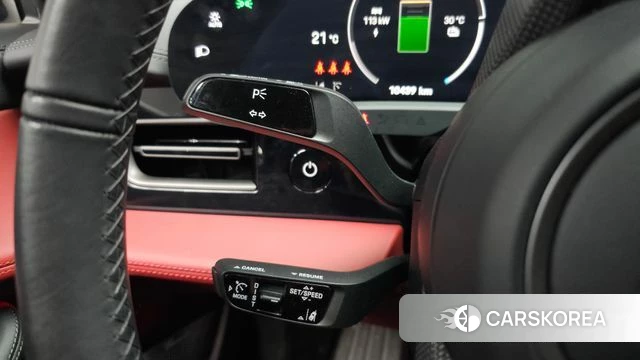 Porsche Taycan 2024 Серый из Кореи, фото 6