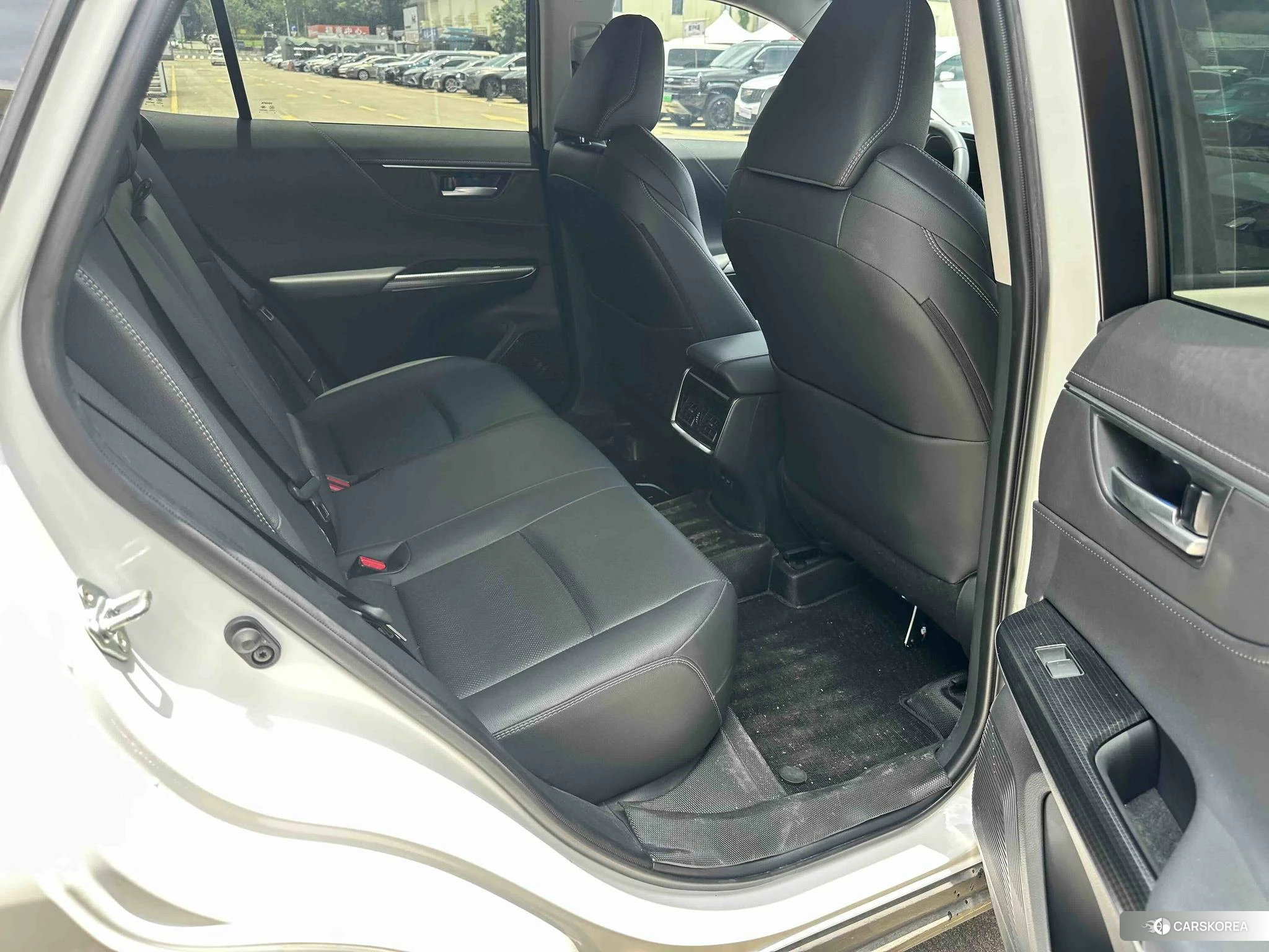 Toyota Venza 2023 Белый из Китая, фото 6