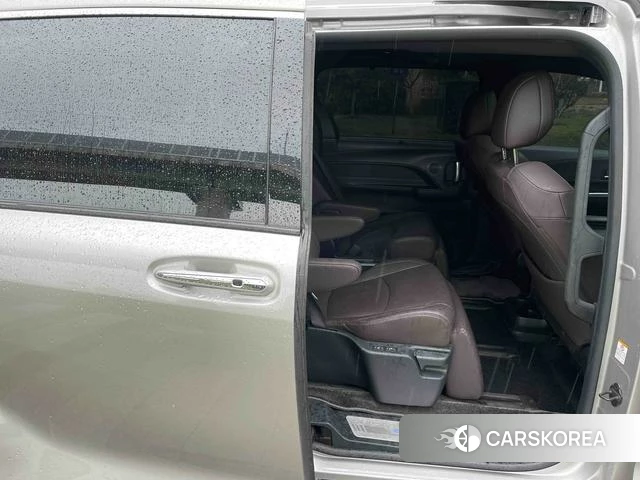 Toyota Sienna 2022 Серебристо-серый из Китая, фото 6