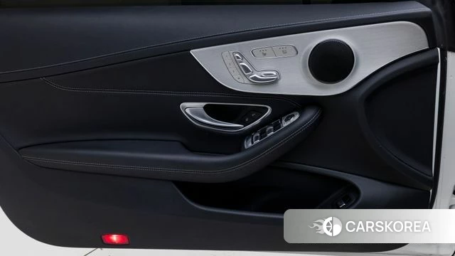 Mercedes-Benz C-Class W205 2023 Белый из Кореи, фото 6