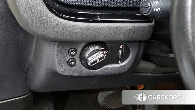 Mini Cooper Clubman 2021 Жемчужный цвет из Кореи, фото 6