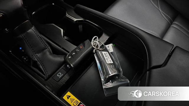 Lexus ES300h 7th generation 2026 Жемчужный цвет из Кореи, фото 6