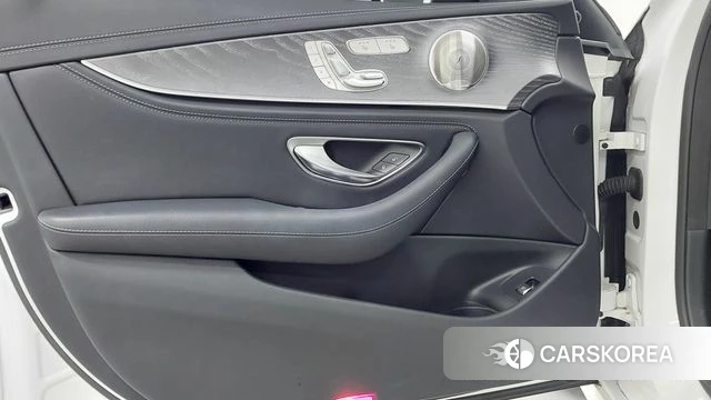Mercedes-Benz E-Class W213 2022 Белый из Кореи, фото 6