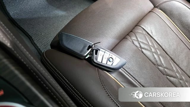 BMW 5 Series (G30) 2018 Белый из Кореи, фото 6