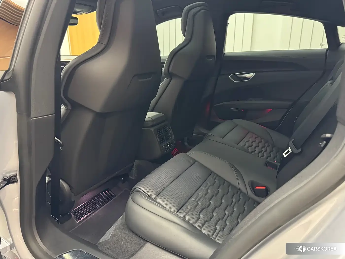 Audi e-tron 2024 Silver/gray из Китая, фото 6