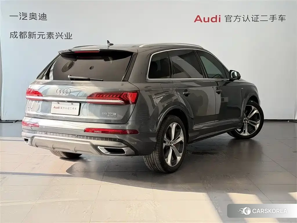 Audi Q7 2023 Silver/gray из Китая, фото 6
