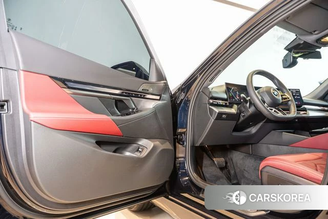 BMW 5 series 2025 Черный из Китая, фото 6