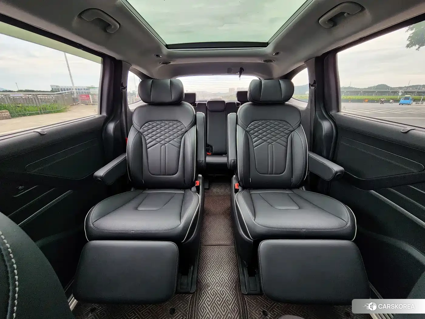 Hyundai Custo 2023 Silver/gray из Китая, фото 6