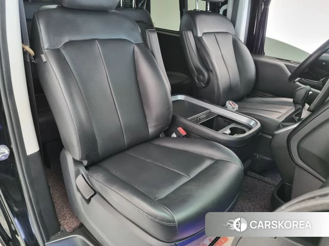 Hyundai Staria 2023 Черный из Кореи, фото 6