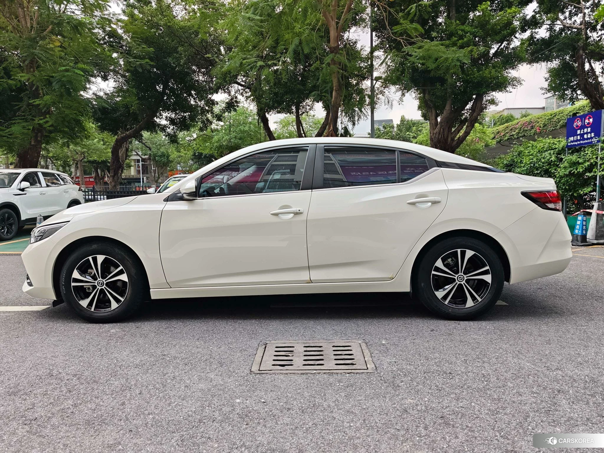 Nissan Sylphy 2021 Белый из Китая, фото 6