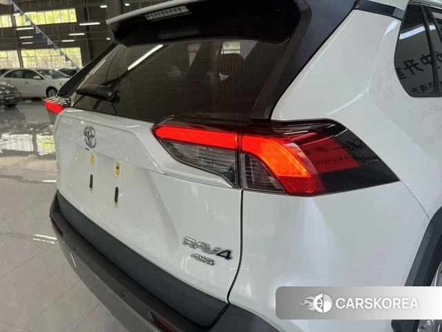 Toyota RAV4 2021 Белый из Китая, фото 6