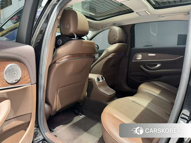 Mercedes-Benz E-Class 2023 Черный из Китая, фото 6