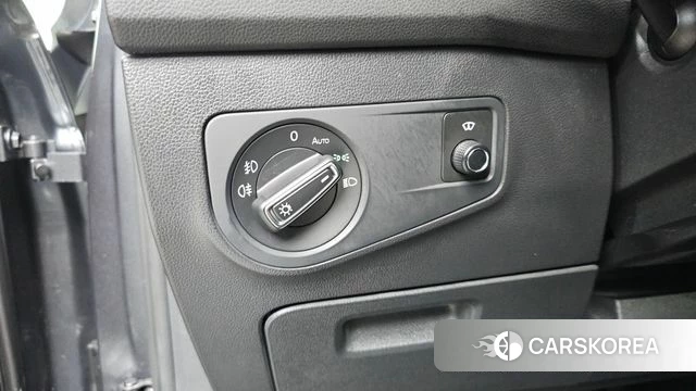 Volkswagen Tiguan Allspace 2020 Серебристо-серый из Кореи, фото 6