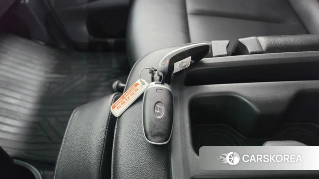 Hyundai Staria 2021 Серебряный из Кореи, фото 6