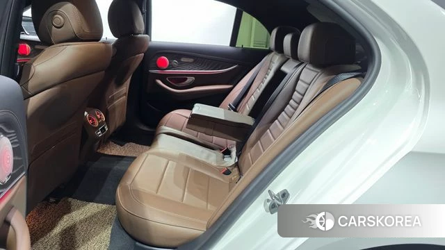 Mercedes-Benz E-Class W213 2022 Белый из Кореи, фото 6