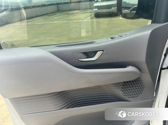 Hyundai Staria 2025 Белый из Кореи, фото 6