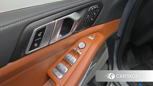 BMW X7 (G07) 2023 Серебристо-серый из Кореи, фото 6