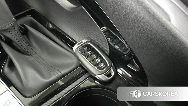 Hyundai Avante Hybrid (CN7) 2022 Белый из Кореи, фото 6