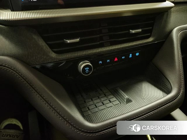 Ford Explorer 6th Generation 2025 Белый из Кореи, фото 6