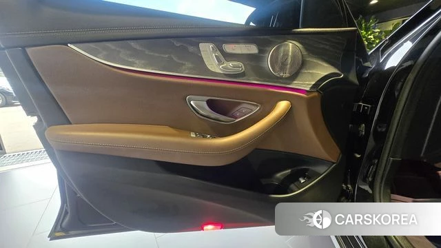 Mercedes-Benz E-Class W213 2022 Черный из Кореи, фото 6