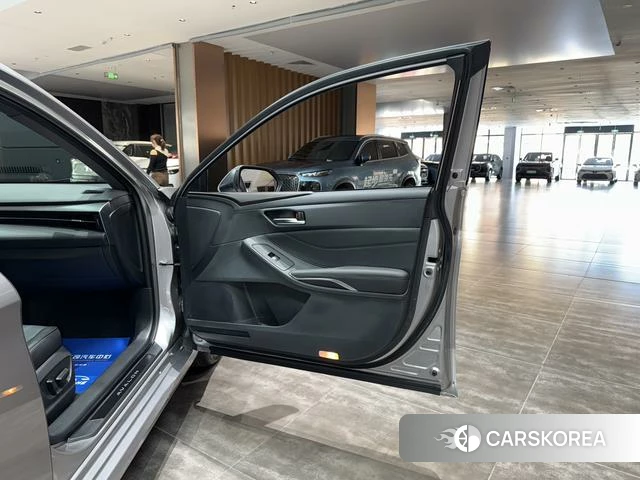 Toyota Avalon 2021 Серебристо-серый из Китая, фото 6