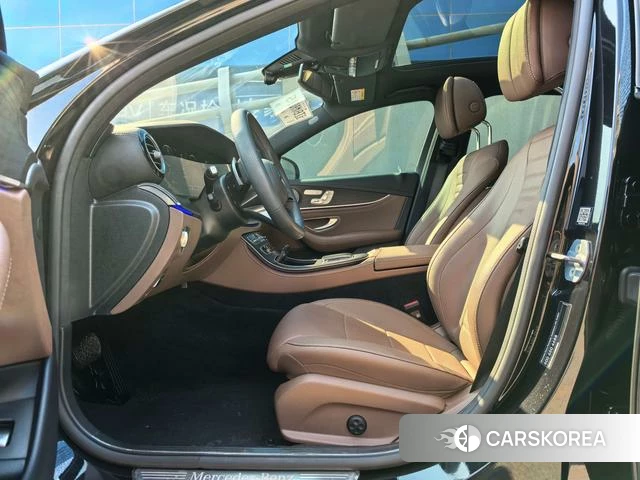 Mercedes-Benz E-Class 2024 Черный из Китая, фото 6