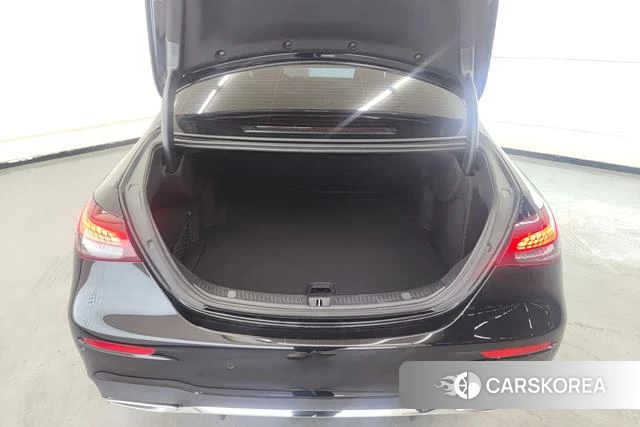 Mercedes-Benz E-Class 2023 Черный из Китая, фото 6