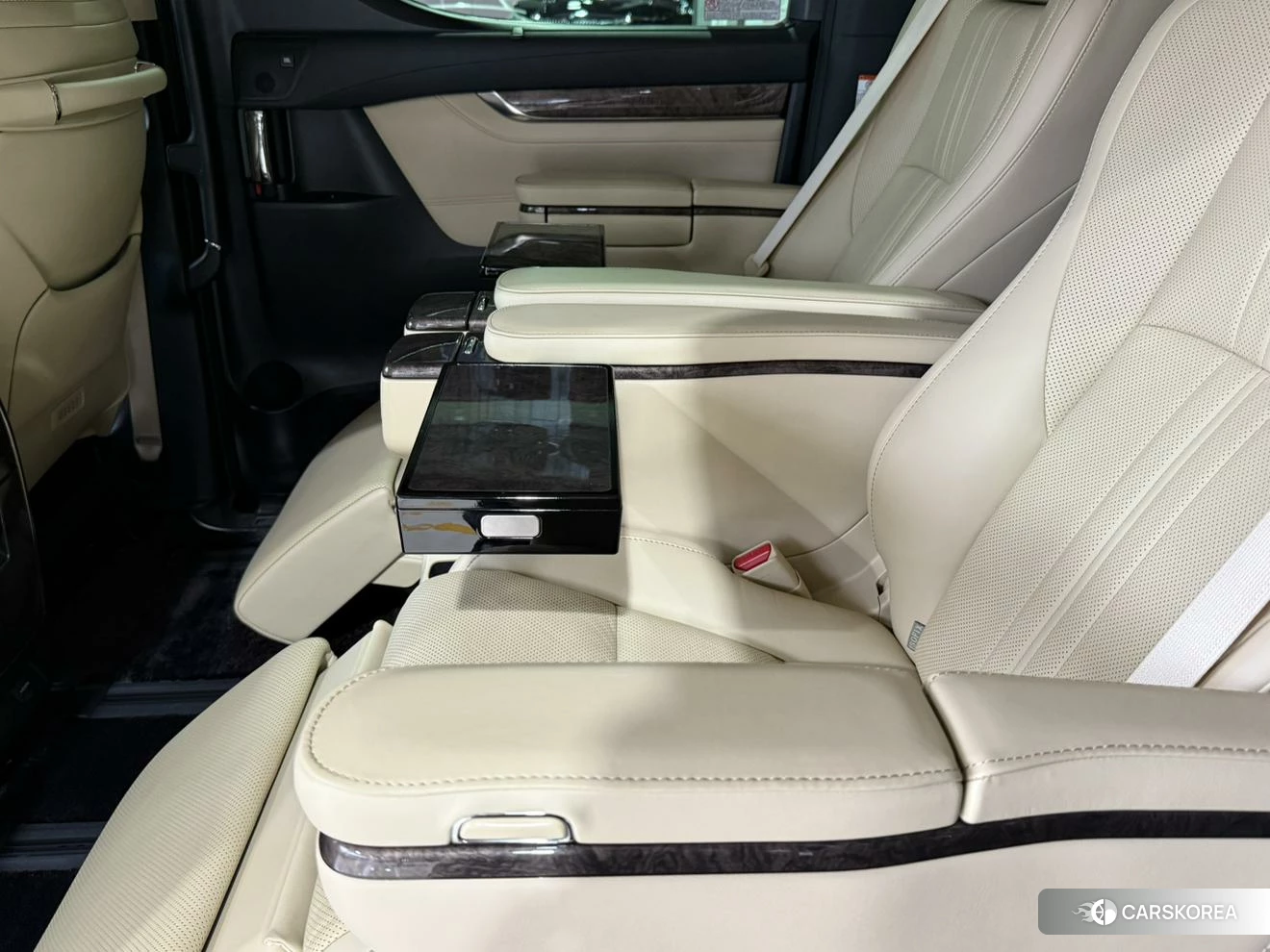 Toyota Vellfire 2021 Черный из Китая, фото 6
