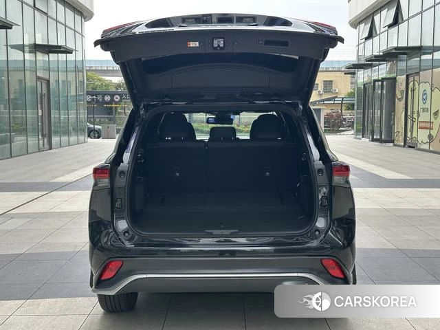 Toyota Crown 2023 Черный из Китая, фото 6