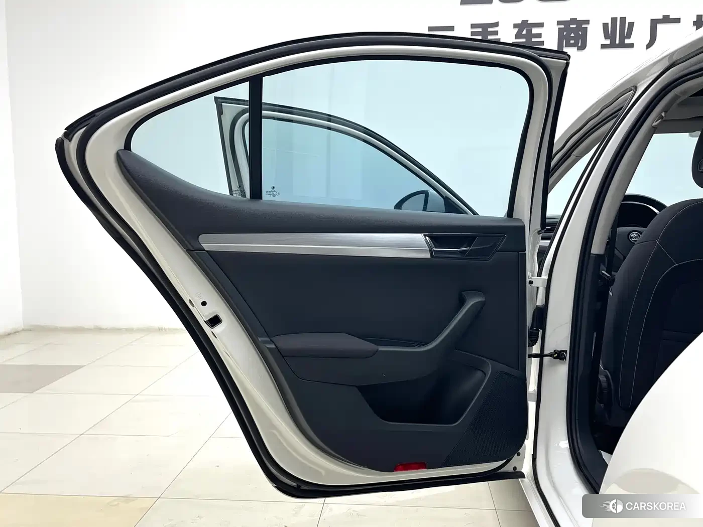 Skoda Superb 2022 Белый из Китая, фото 6