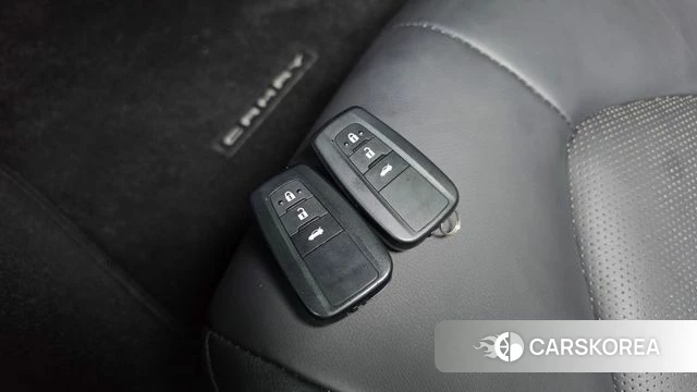 Toyota Camry (XV70) 2024 Серый из Кореи, фото 6