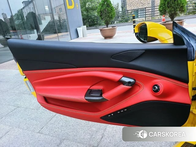 Ferrari F8 Spider 2021 Желтый из Кореи, фото 6