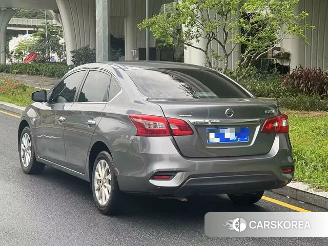 Nissan Sylphy 2023 Серебристо-серый из Китая, фото 6