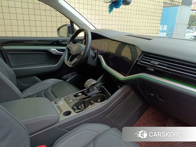 Volkswagen Touareg 2021 Черный из Китая, фото 6