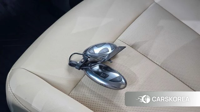 Hyundai The New Staria 2026 Белый из Кореи, фото 6