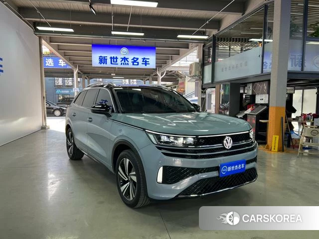 Volkswagen Tavendor 2023 Синий из Китая, фото 6