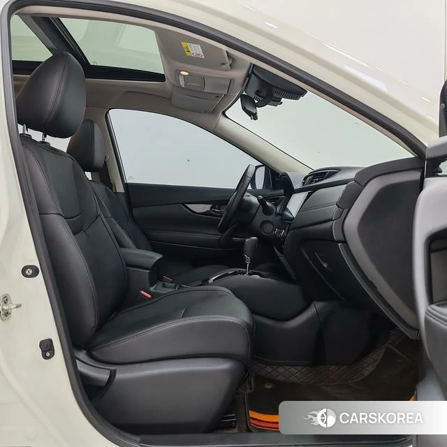 Nissan X-Trail 2023 Белый из Китая, фото 6