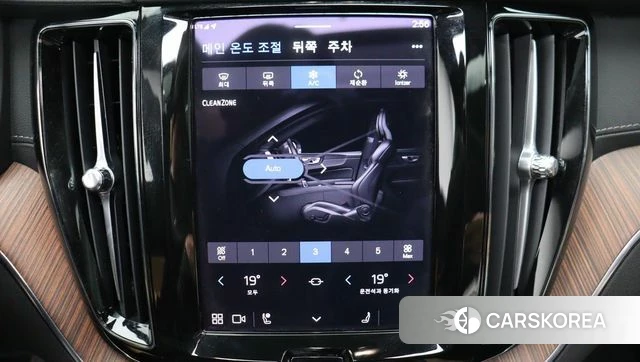 Volvo XC60 second Generation 2024 Белый из Кореи, фото 6