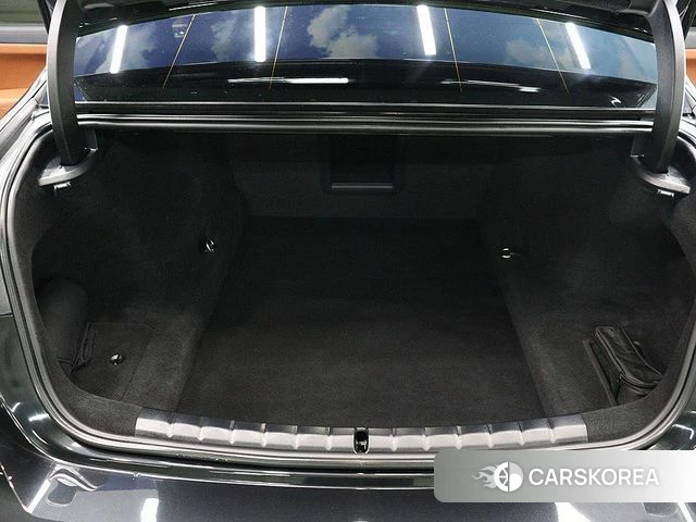 BMW 7 Series (G70) 2023 Черный из Кореи, фото 6