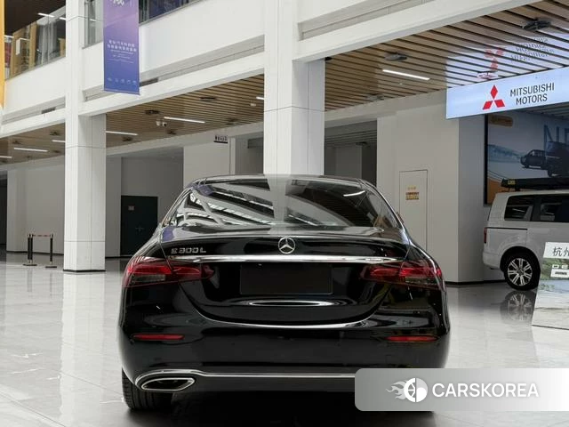 Mercedes-Benz E-Class 2022 Черный из Китая, фото 6