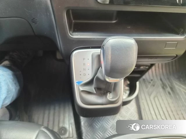 Hyundai Staria 2022 Серебристо-серый из Кореи, фото 6