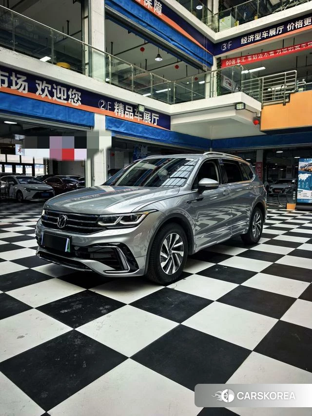 Volkswagen Tiguan L 2021 Серебристо-серый из Китая, фото 6