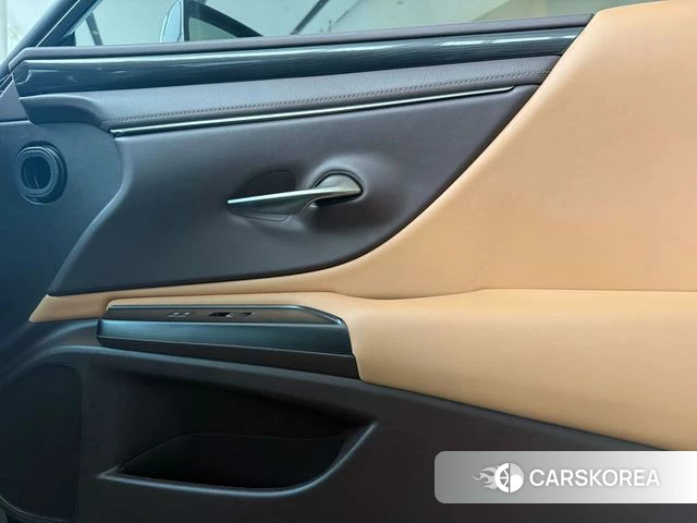 Lexus ES 2021 Серебристо-серый из Китая, фото 6
