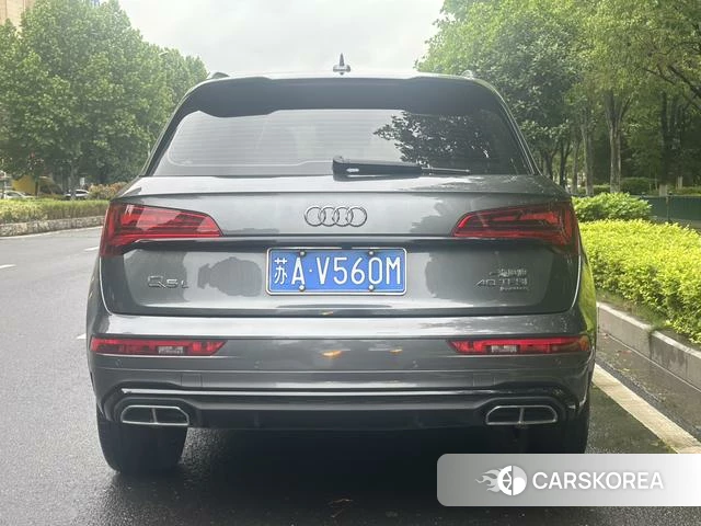 Audi Q5L 2023 Темно-серый из Китая, фото 6